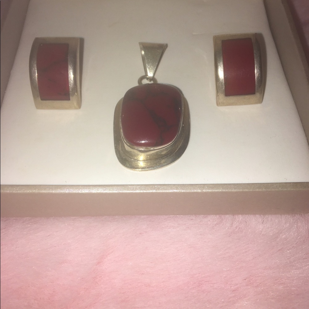 Sliver set of earrings and pendant